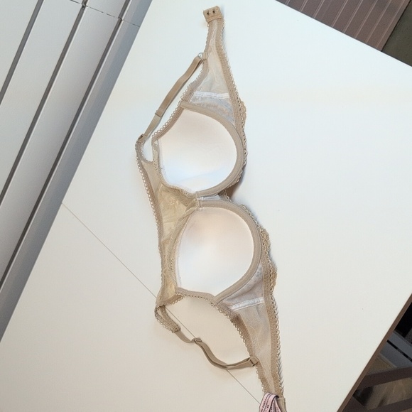 Victoria's Secret Beige Nude Dream Angels Lace High-Neck Lined Demi Bra 32D EUC - Picture 5 of 7